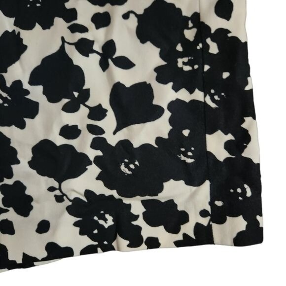 LOFT Size 4 Black and White Stretch Flower Straight Pencil Business Casual Skirt - Picture 3 of 6